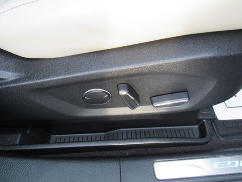 Used 2019 Ford Edge Titanium w/ Equipment Group 301A image 32