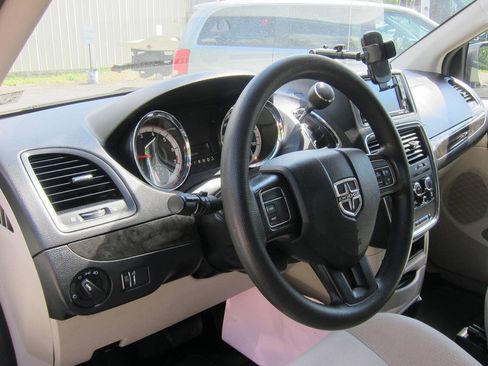 Used 2017 Dodge Grand Caravan SE w/ Power Window Group FWD image 13