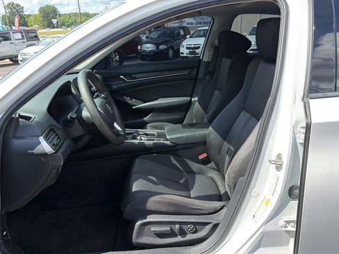 Used 2019 Honda Accord EX image 9