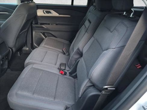 Used 2025 Ford Explorer Active RWD image 18