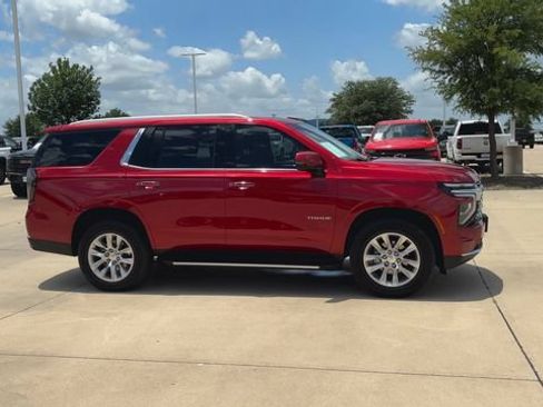 Used 2025 Chevrolet Tahoe Premier RWD image 2