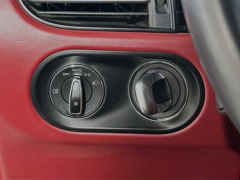 Certified 2022 Porsche Macan image 14