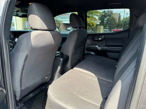 Used 2017 Toyota Tacoma TRD Off-Road AWD/4WD image 11