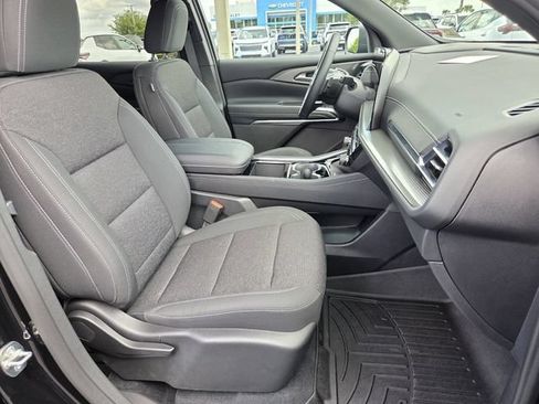 Used 2026 Chevrolet Traverse LT w/ Driver Confidence Package FWD image 18