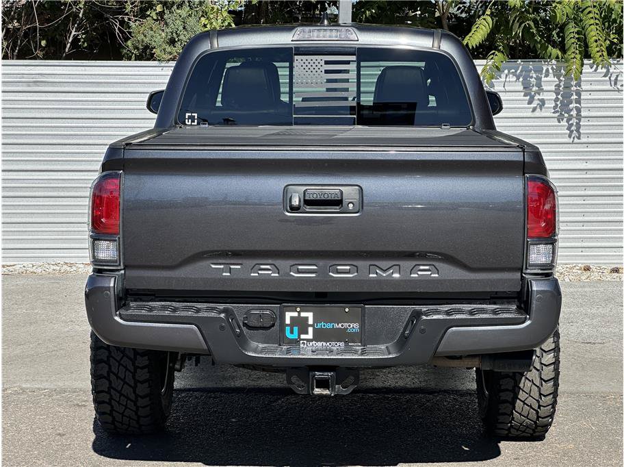 Used 2022 Toyota Tacoma TRD Sport w/ TRD Premium Sport Package AWD/4WD image 11