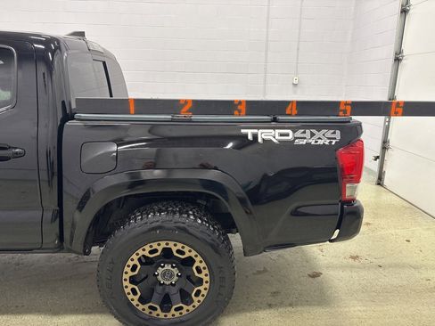 Used 2017 Toyota Tacoma TRD Sport w/ Tow Package image 10