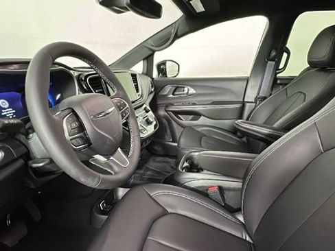 New 2026 Chrysler Pacifica Select FWD image 23
