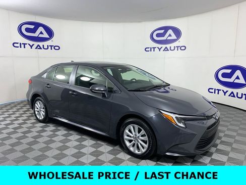 Used 2024 Toyota Corolla LE w/ LE Convenience Package FWD image 1