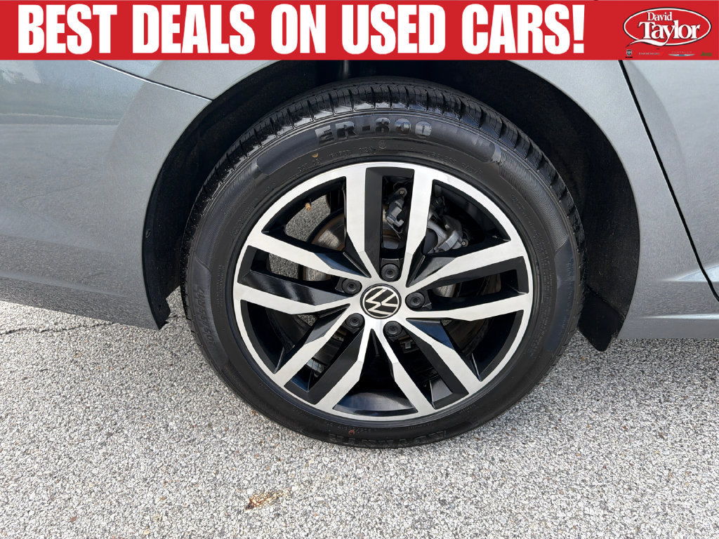 Used 2025 Volkswagen Jetta SE FWD image 35