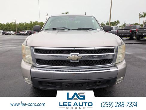 Used 2007 Chevrolet Silverado 1500 LT w/ 1LT Convenience Package AWD/4WD image 8