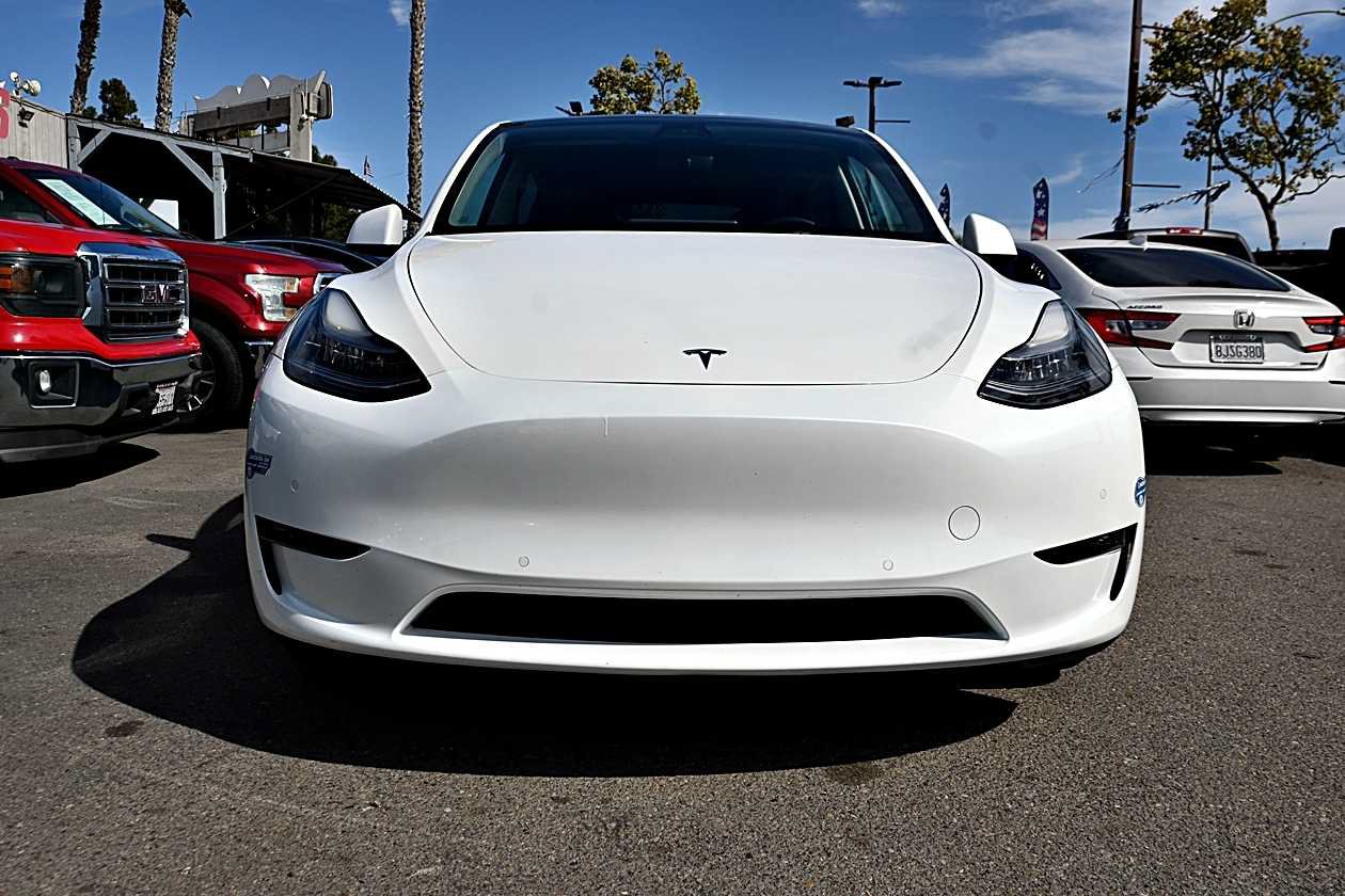 Used 2021 Tesla Model Y Long Range AWD/4WD image 2