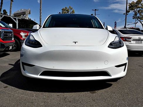 Used 2021 Tesla Model Y Long Range AWD/4WD image 2
