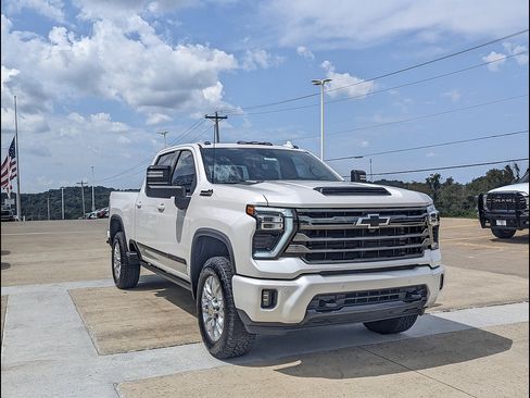 Used 2024 Chevrolet Silverado 2500 High Country w/ High Country Premium Package AWD/4WD image 5