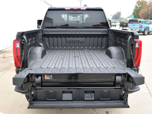 New 2026 GMC Sierra 2500 Denali w/ Denali Reserve Package AWD/4WD image 11