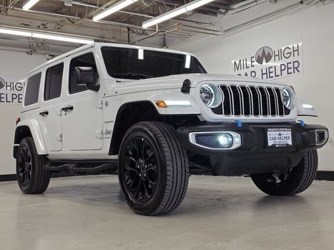 Used 2024 Jeep Wrangler Unlimited Sahara AWD/4WD image 21