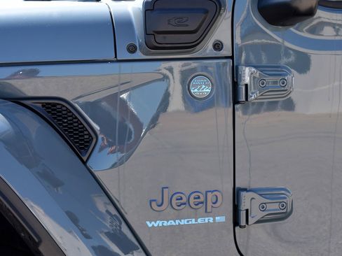 Used 2025 Jeep Wrangler Unlimited Sahara AWD/4WD image 7