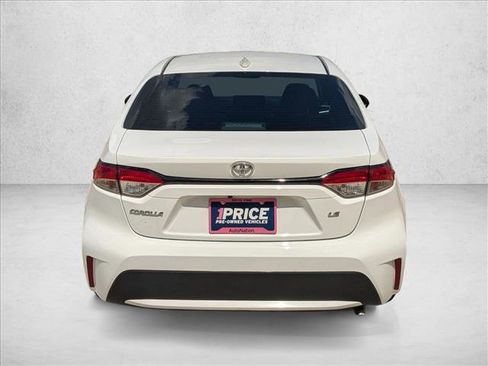 Used 2022 Toyota Corolla LE image 7