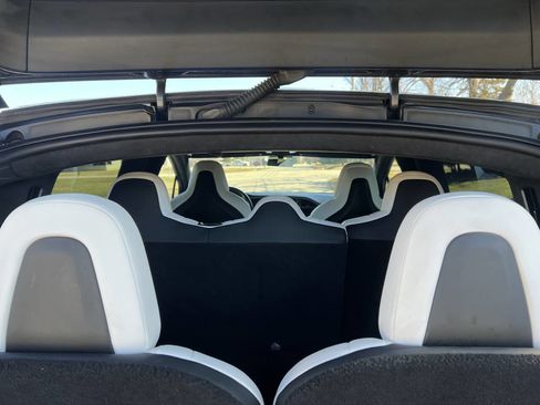 Used 2019 Tesla Model X 75D image 9