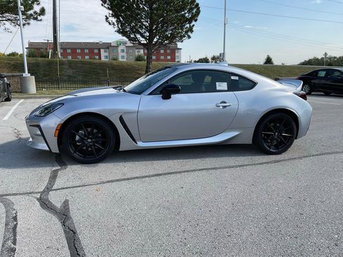 New 2025 Toyota GR86 Premium image 3