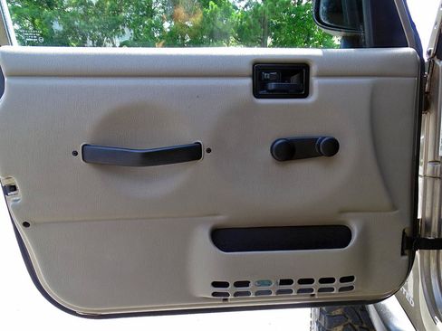 Used 2005 Jeep Wrangler Unlimited AWD/4WD image 34