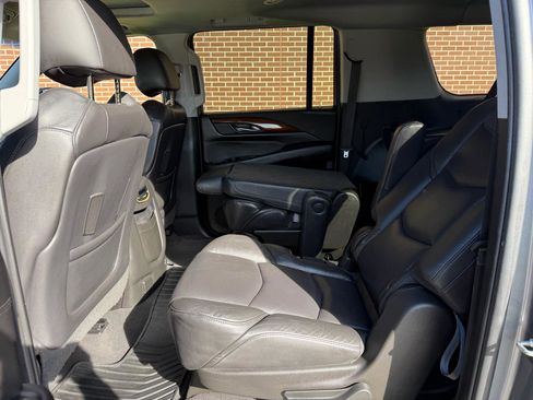 Used 2020 Cadillac Escalade ESV Luxury w/ Escalade Sport Edition AWD/4WD image 21