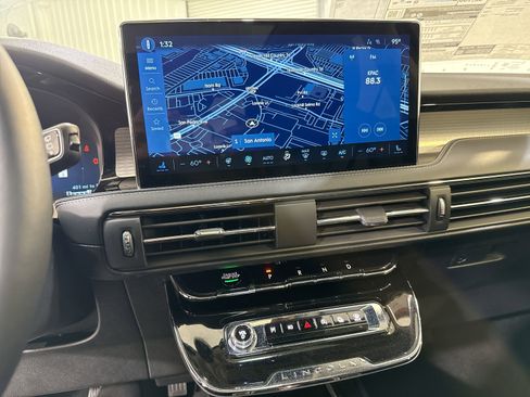 New 2025 Lincoln Corsair Premiere w/ Equipment Group 101A image 19