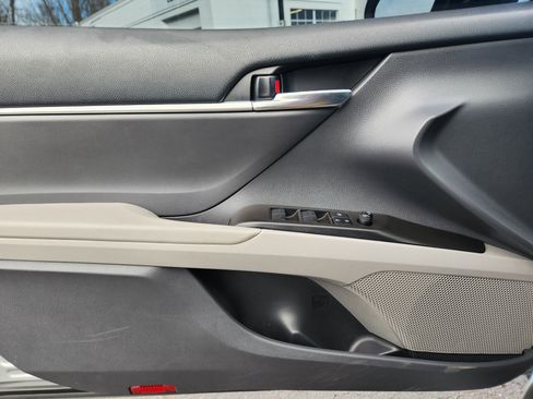 Used 2022 Toyota Camry LE image 17