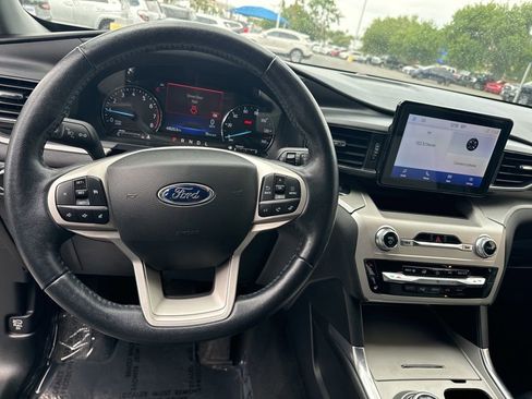 Used 2022 Ford Explorer XLT w/ Equipment Group 202A RWD image 12