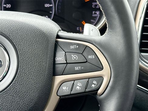 Used 2015 Jeep Grand Cherokee Overland w/ Advanced Technology Group AWD/4WD image 25