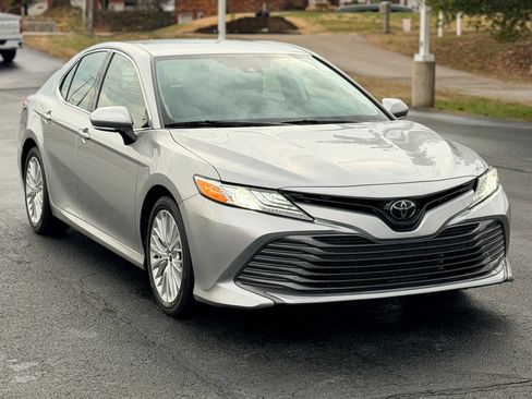 Used 2020 Toyota Camry XLE w/ Navigation Package image 3