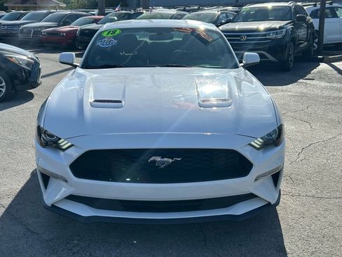 Used 2018 Ford Mustang Coupe image 3