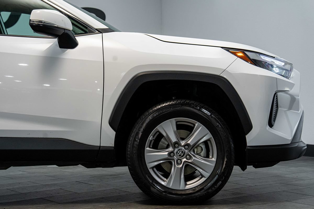 Used 2024 Toyota RAV4 LE AWD/4WD image 9