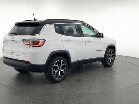 Used 2025 Jeep Compass Limited AWD/4WD image 9
