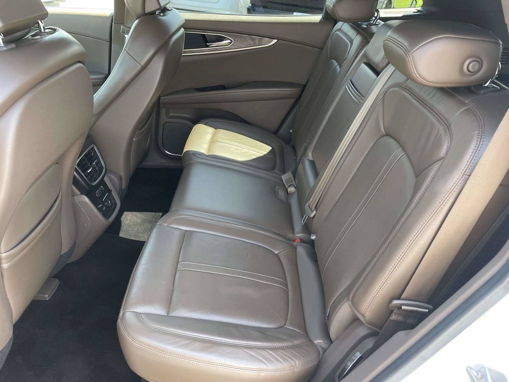 Used 2016 Lincoln MKX Reserve w/ Technology Package AWD/4WD image 12