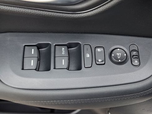 Used 2023 Honda HR-V LX image 27