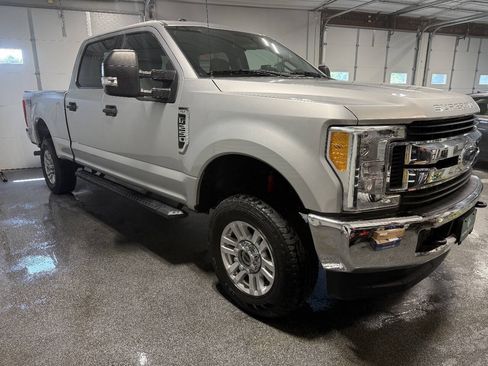 Used 2017 Ford F250 XLT w/ FX4 Off-Road Package AWD/4WD image 4