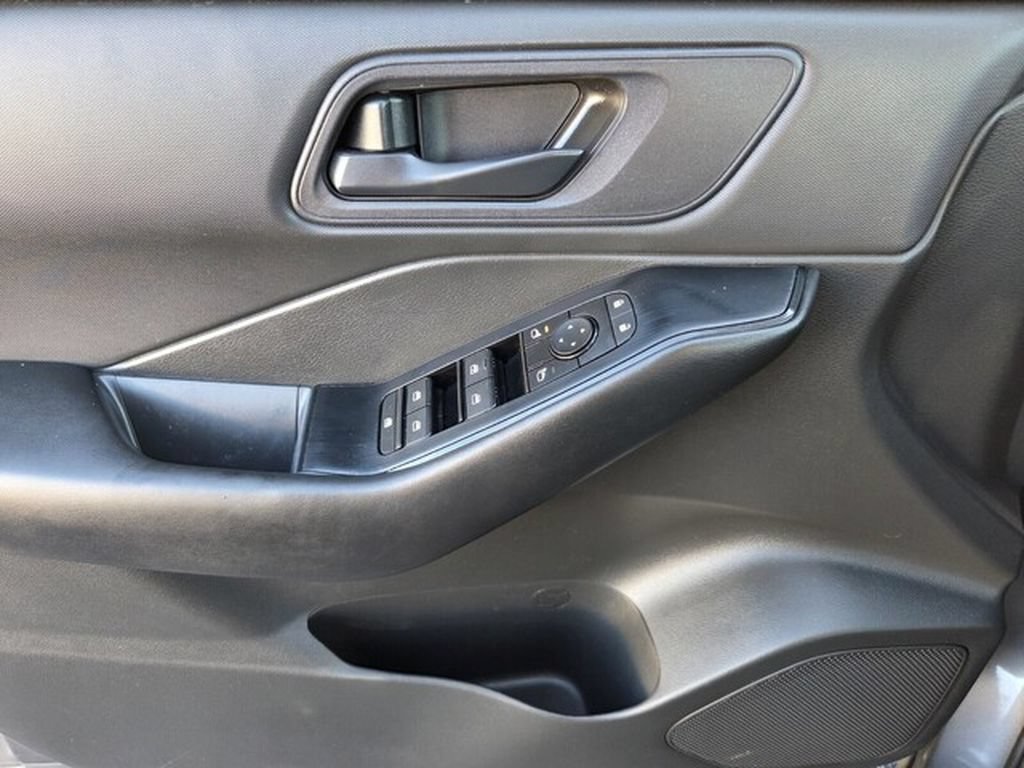 Used 2024 Nissan Rogue S AWD/4WD image 25