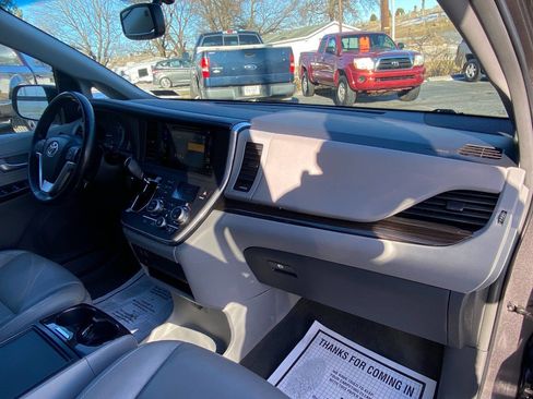 Used 2016 Toyota Sienna image 29