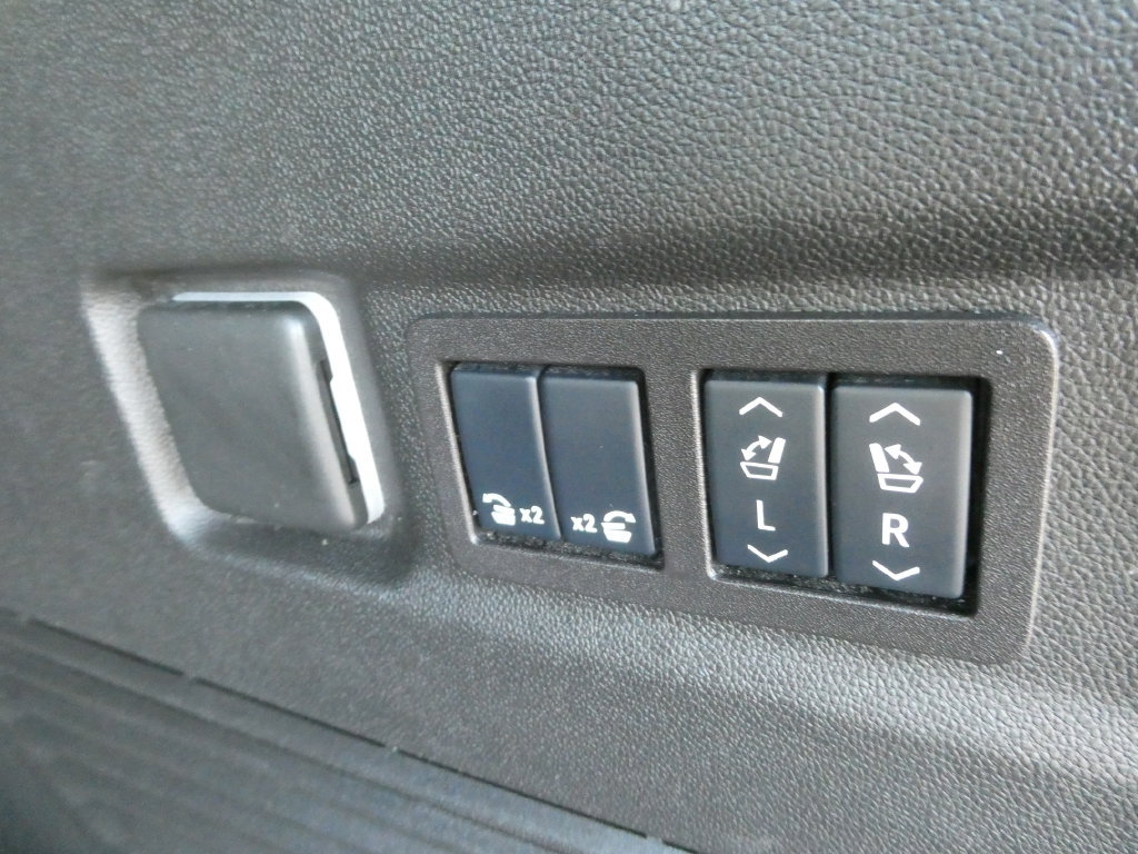 Certified 2025 Chevrolet Suburban Z71 w/ Comfort Package AWD/4WD image 18