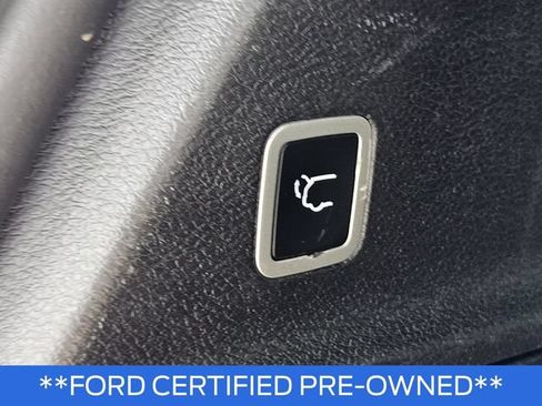 Used 2025 Chrysler Pacifica Limited FWD image 10
