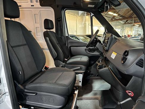 Used 2025 Mercedes-Benz Sprinter 2500 image 12