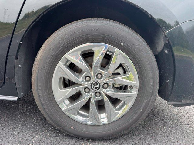Certified 2025 Toyota Sienna LE w/ LE Plus Package AWD/4WD image 11