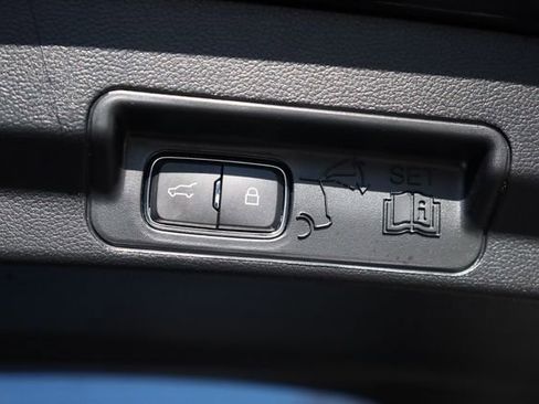 Used 2022 Ford Explorer Limited image 36