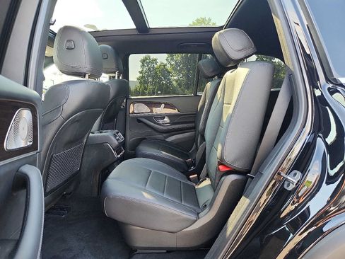 Used 2025 Mercedes-Benz GLS 450 4MATIC image 10
