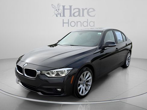 Used 2018 BMW 320i xDrive Sedan AWD/4WD image 1