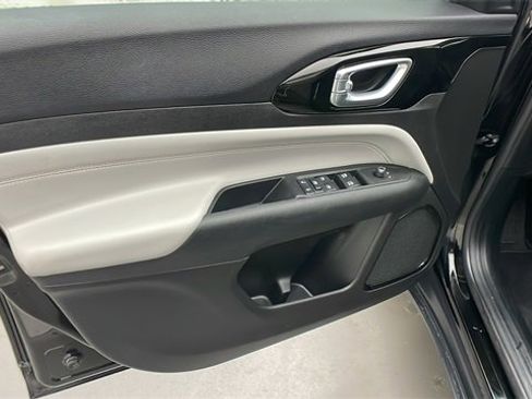 Used 2022 Jeep Compass Limited image 8