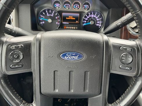 Used 2014 Ford F250 Lariat w/ Lariat Interior Package image 8