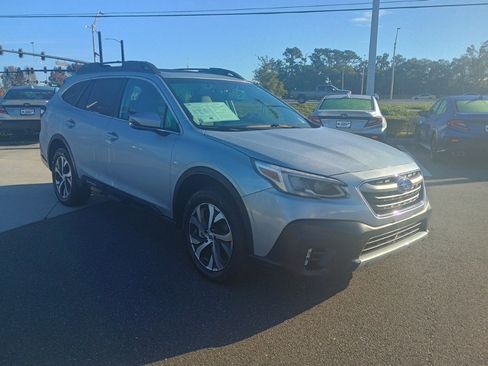 Certified 2022 Subaru Outback Limited image 3