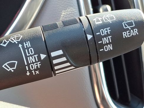 Used 2024 Chevrolet Equinox LS FWD image 25