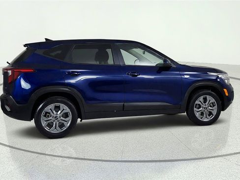 Used 2025 Kia Seltos LX AWD/4WD image 7